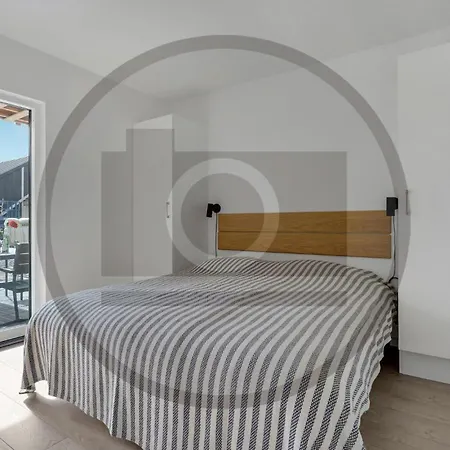 Kysthusene, Lejl, 6 Apartment